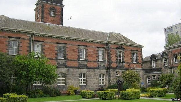 The University of Dundee