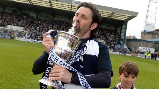 Dundee manager Paul Hartley