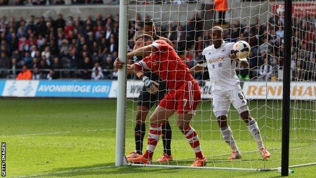 Rickie Lambert scores for Southampton