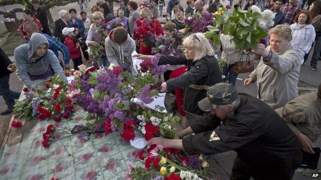 Flowers for victims in Odessa, 3 May