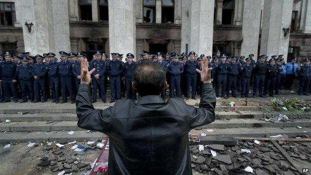 Man gestures at site of Odessa fire, 3 May