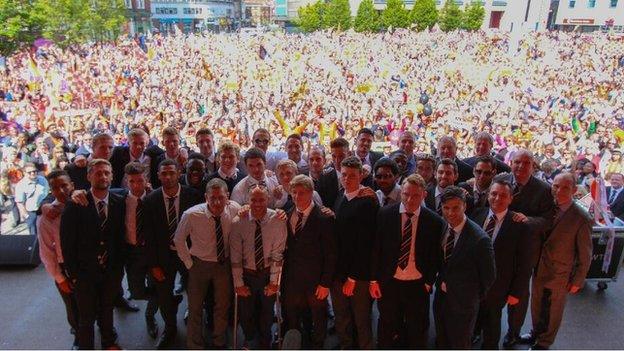 Luton Town players and fans