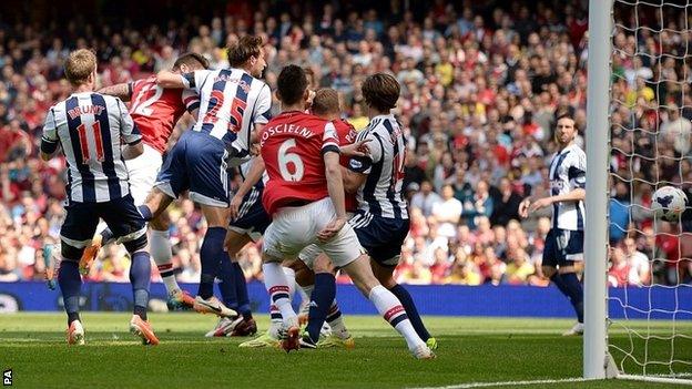 Olivier Giroud scores for Arsenal