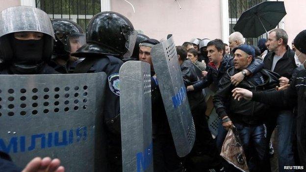 Rally at the police HQ in Odessa, 4 May