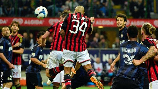 Nigel De Jong scores Milan winner against Inter