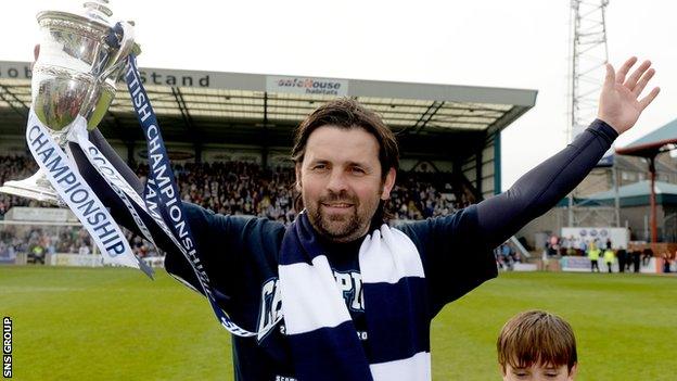 Dundee manager Paul Hartley