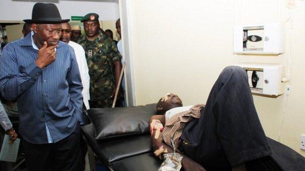 President Jonathan visiting victims at Asokoro Hospital (14 April 2014)
