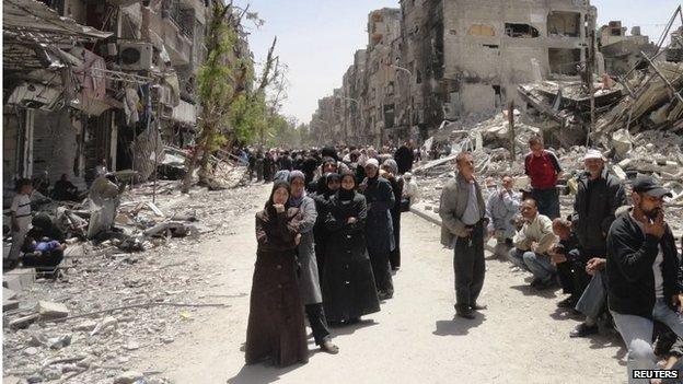 Palestinians in Yarmouk refugee camp (04/05/14)