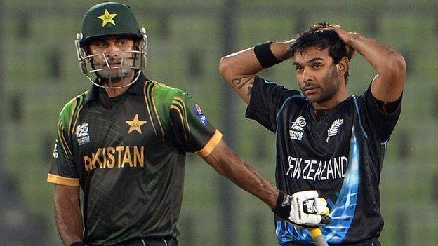 Pakistan's Mohammad Hafeez and New Zealand's Ronnie Hira