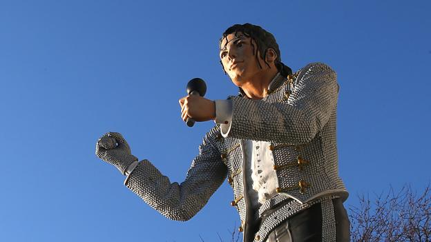 Michael Jackson statue