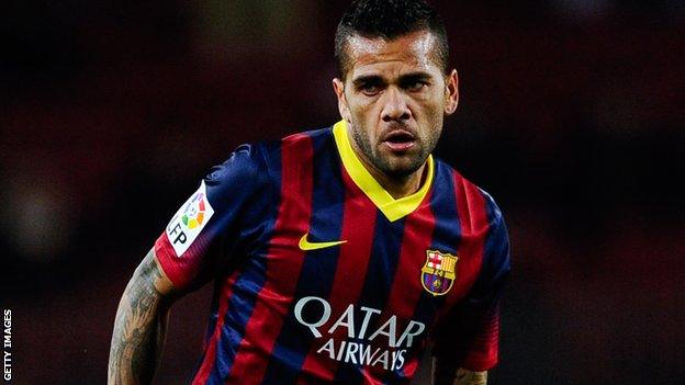 Barcelona's Dani Alves ate banana at Villarreal