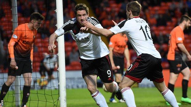 Scott Vernon celebrates at Tannadice