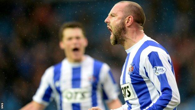 Kris Boyd celebrates as Kilmarnock beat St Mirren 1-0