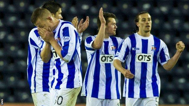 Kilmarnock players celebrate their victory over St Mirren