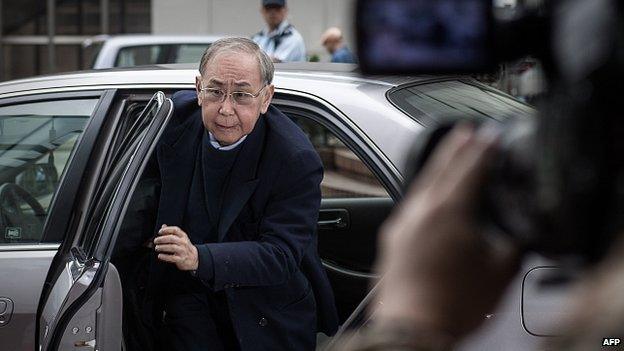 Rafael Hui arrives at court. 8 May 2014