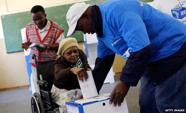A woman votes in Soweto