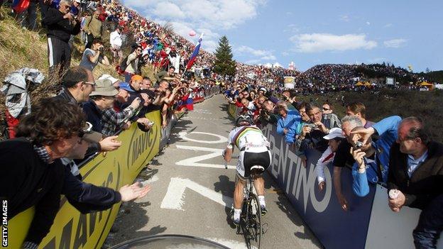 Cadel Evans climbs Monte Zoncolan in 2010