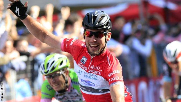 Mark Cavendish celebrates a stage win at the 2013 Giro d'Italia