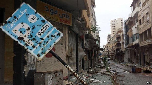 Damaged buildings in Old City of Homs (8 May 2014)