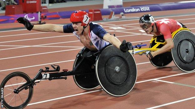 David Weir beats Marcel Hug at the London Paralympics