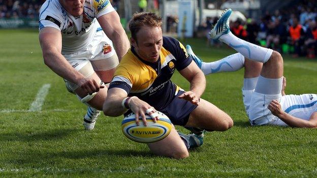 Warriors full-back Chris Pennell scores against Exeter