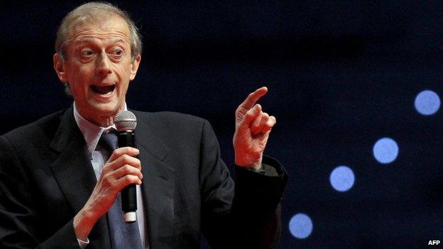 Piero Fassino gives a speech during a campaign meeting of the Democratic Party in Turin (12 April 2014)