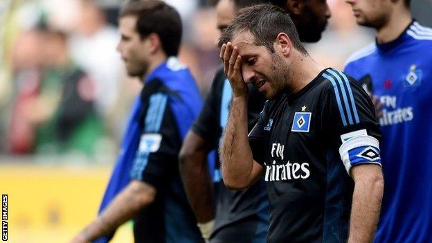 Dejected Hamburg players