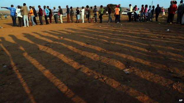 South Africans queue to vote at a polling station in Saulsville, west of Pretoria, South Africa, 7 May 2014