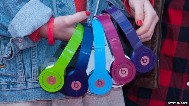 Multi-coloured headphones