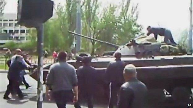 Television footage of an armoured vehicle in Mariupol, 9 May