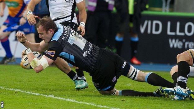 Al Kellock scores a try for Glasgow Warriors against Zebre