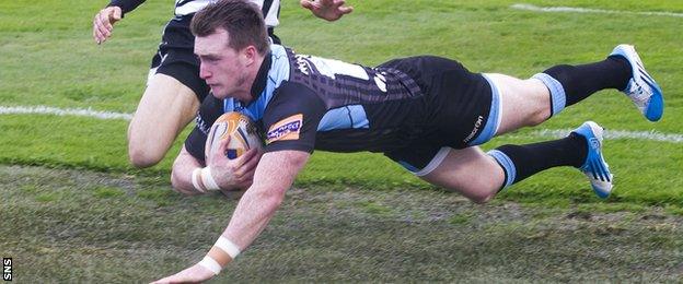 Stuart Hogg scores a try for Glasgow Warriors against Zebre