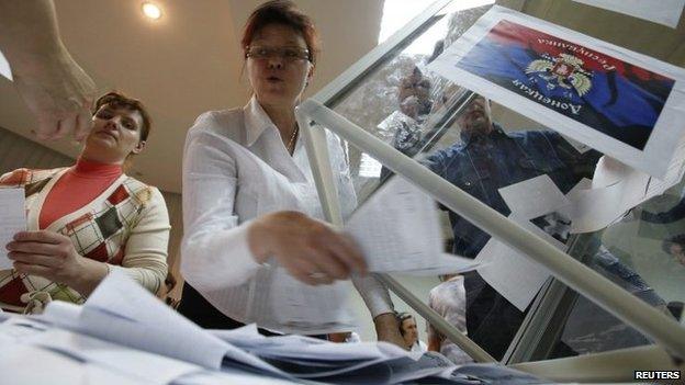 Organisers count votes in Donetsk. Photo: 11 May 2014