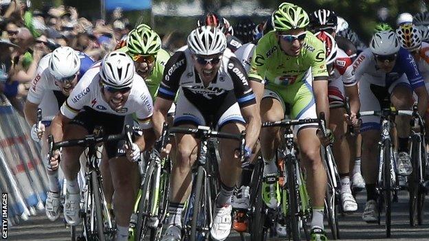 Mark Cavendish (left) beats John Degenkolb to the line on stage one of the Tour of California