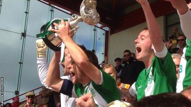 Guernsey celebrate winning the 2014 Muratti