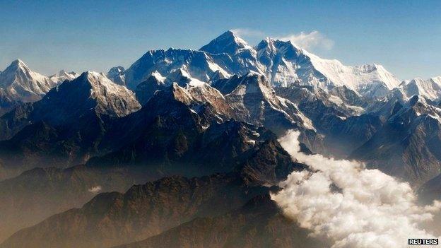 Everest and other peaks of the Himalayan mountain range