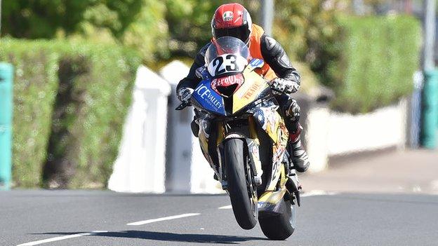 Franck Petricola in action in North West 200 Superstock practice before his crash