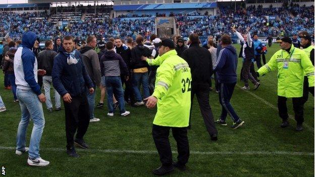 Zenit St Petersburg supporters invade the pitch against Dynamo Moscow