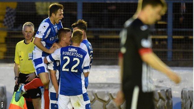 Cowdenbeath celebrate O'Brien's goal