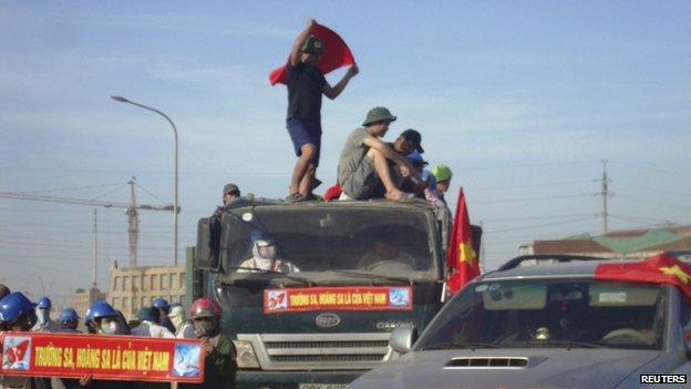 Protesters display banners which read, "Paracels and Spratlys belong to Vietnam", outside the construction site of a Formosa steel mill in Ha Tinh province, 14 May.