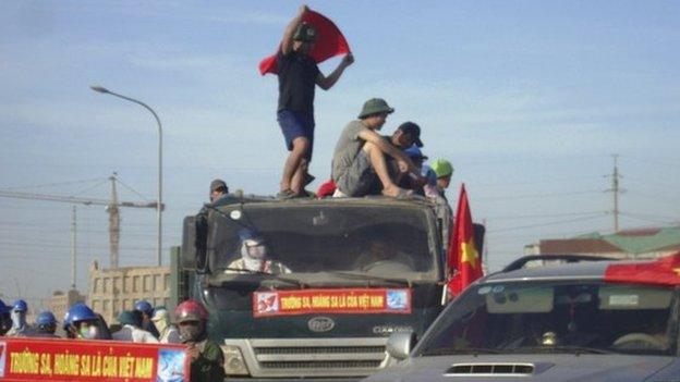 Protesters display banners which read, "Paracels and Spratlys belong to Vietnam", outside the construction site of a Formosa steel mill in Ha Tinh province, 14 May.