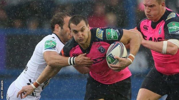 Sam Warburton on the attack for Cardiff Blues