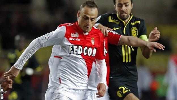 Dimitar Berbatov extends Monaco deal