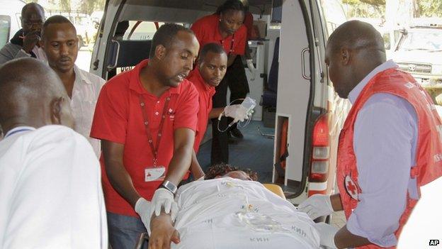 Medics transport an injured woman on a stretcher in Nairobi (16 May 2014)