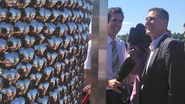 Uri Geller and statue