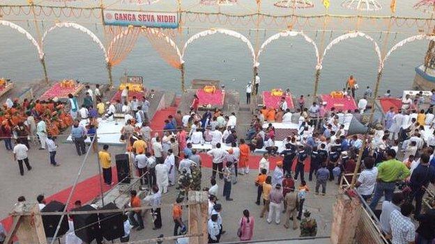 People wait by the Ganges in Varanasi ahead of Narendra Modi's arrival 17/05/2014