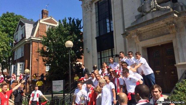 Arsenal posing with Mayor of Islington Barry Edwards