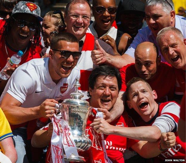 Lukas Podolski with fans and FA Cup