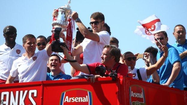 Arsenal at the cup parade