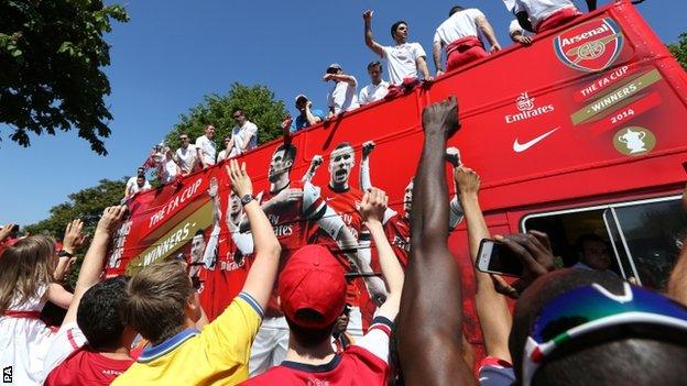 Arsenal at the cup parade